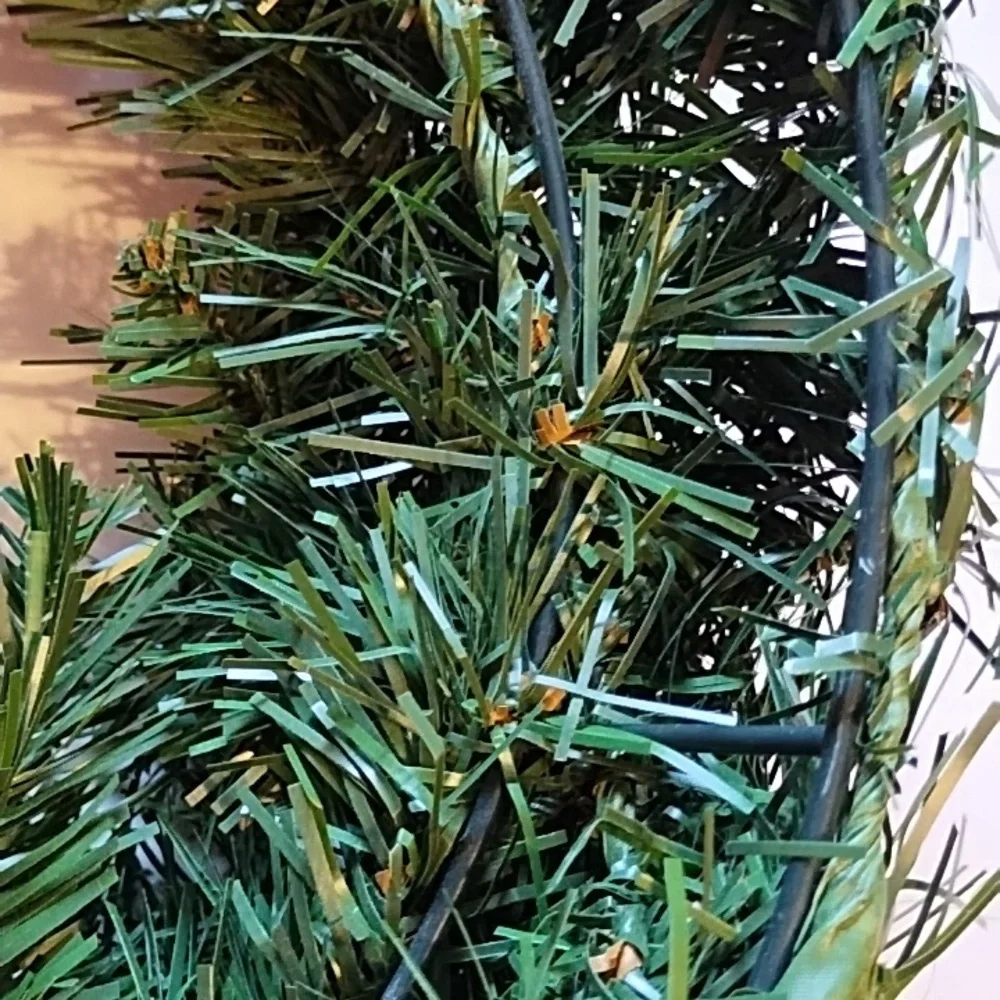 Nwot Ashland Christmas Wreath (14 inches)